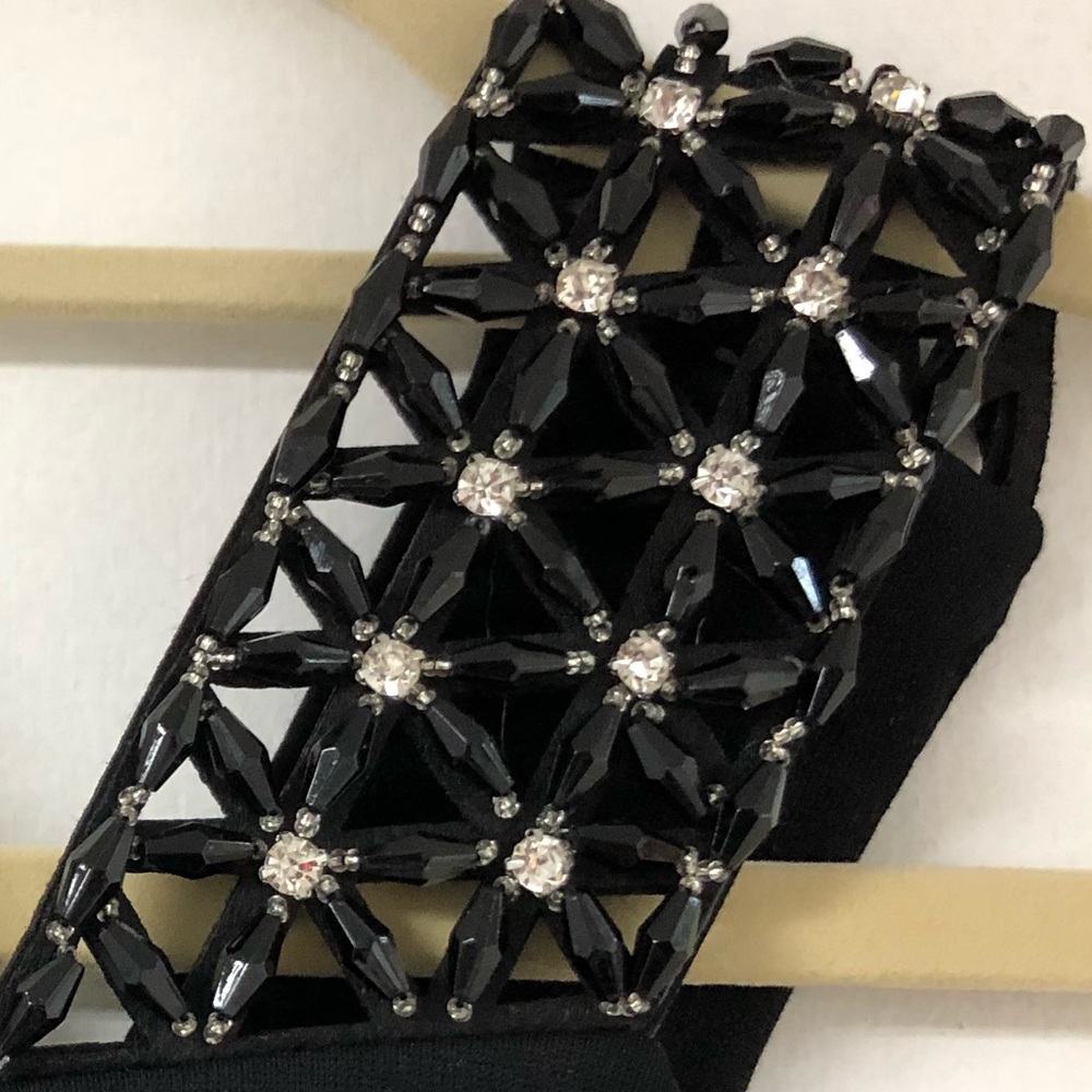 SALES ❗️Black Sleeveless Body Con Midi Dress - Picture 5 of 5